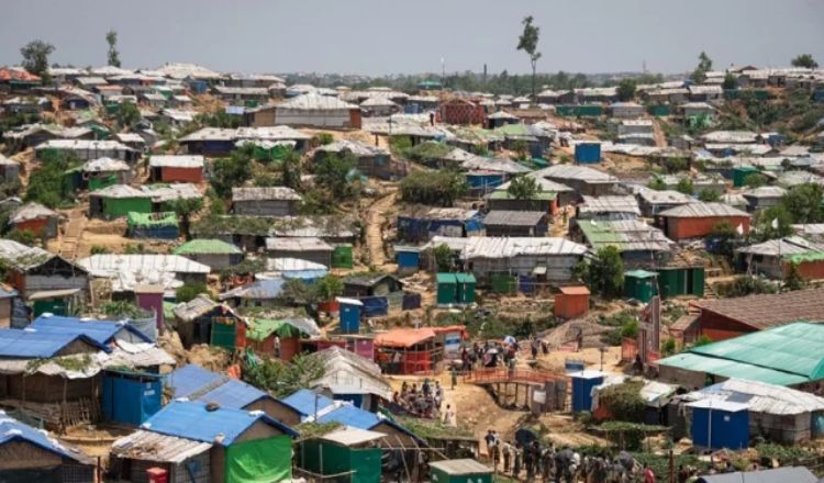 রোহিঙ্গাদের হাতে অস্ত্র